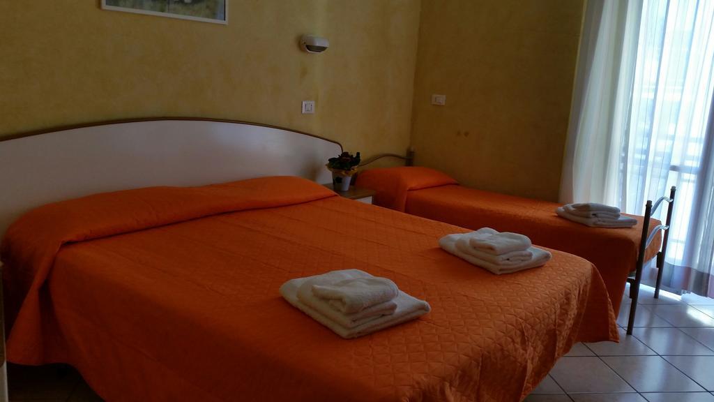Hotel Naica Rimini Oda fotoğraf
