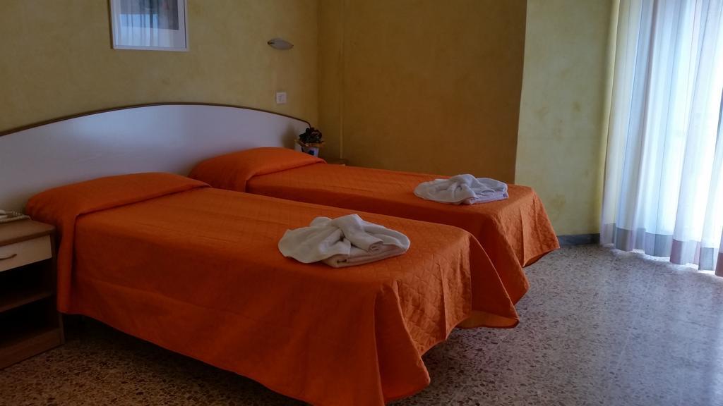 Hotel Naica Rimini Oda fotoğraf