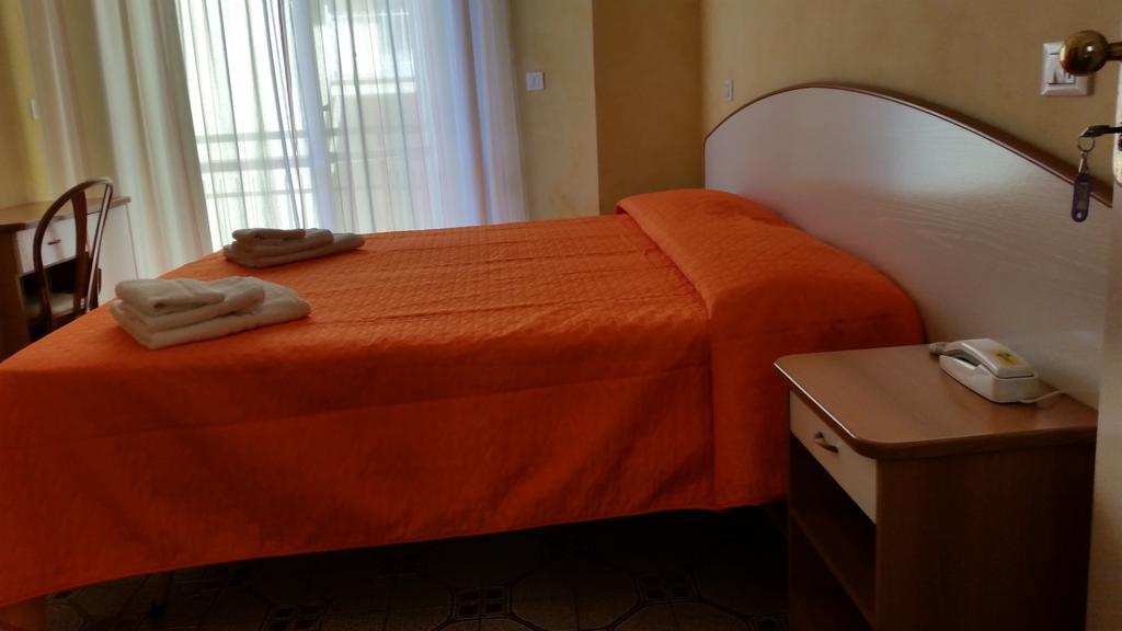 Hotel Naica Rimini Oda fotoğraf